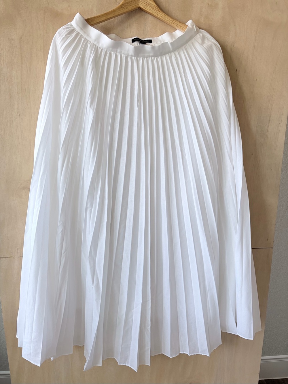 Banana Republic White Pleated A-Line Midi Skirt - Picture 6 of 6